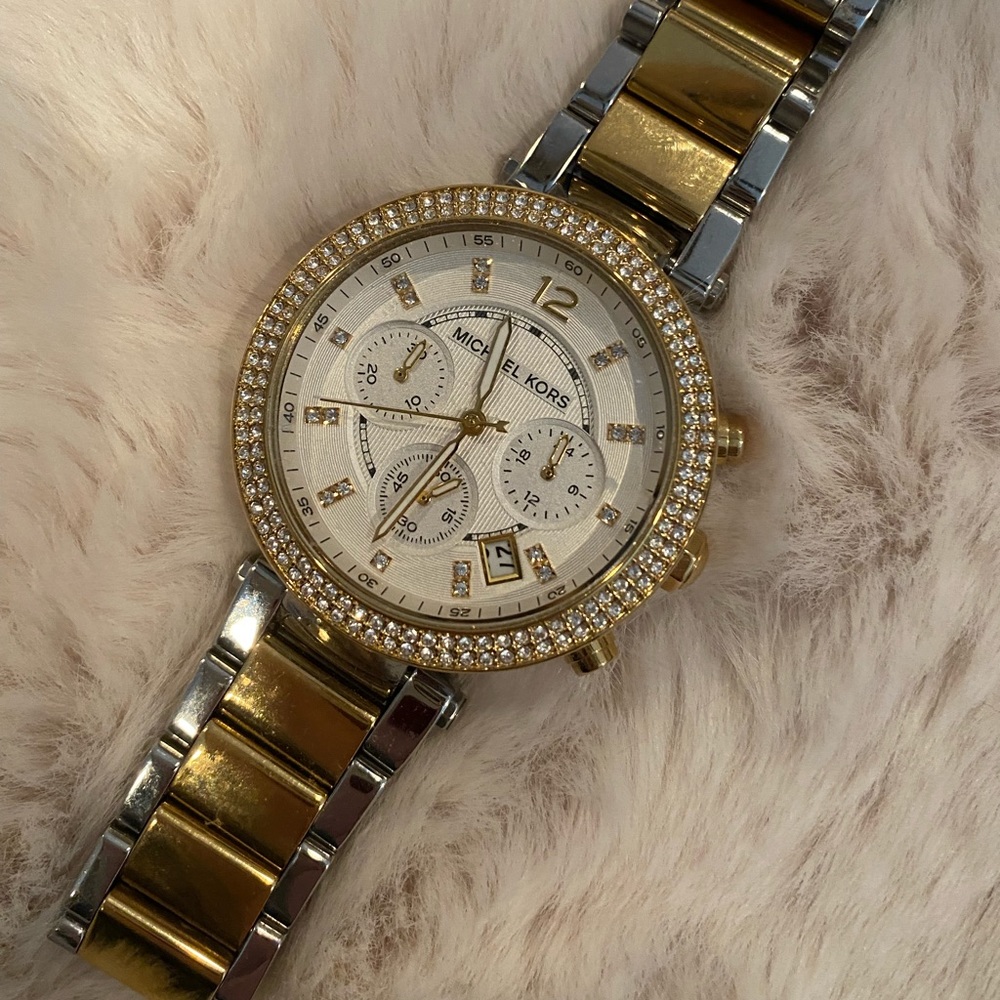 Michael lots watch NEVER WORN, comes with box